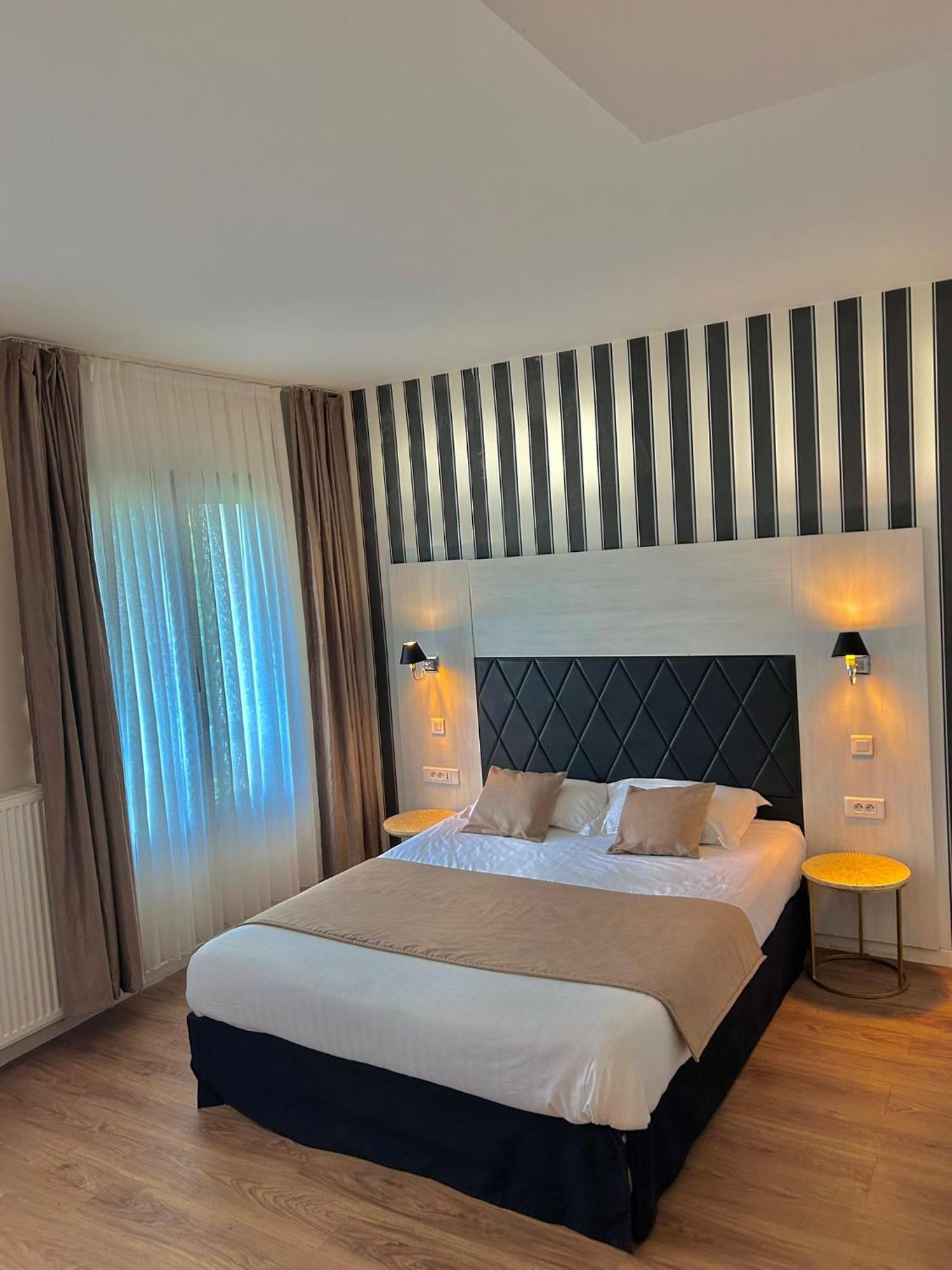 Thoiry Etoile Lodge Bagian luar foto
