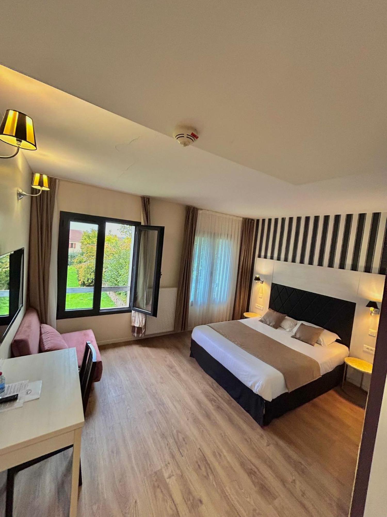 Thoiry Etoile Lodge Bagian luar foto