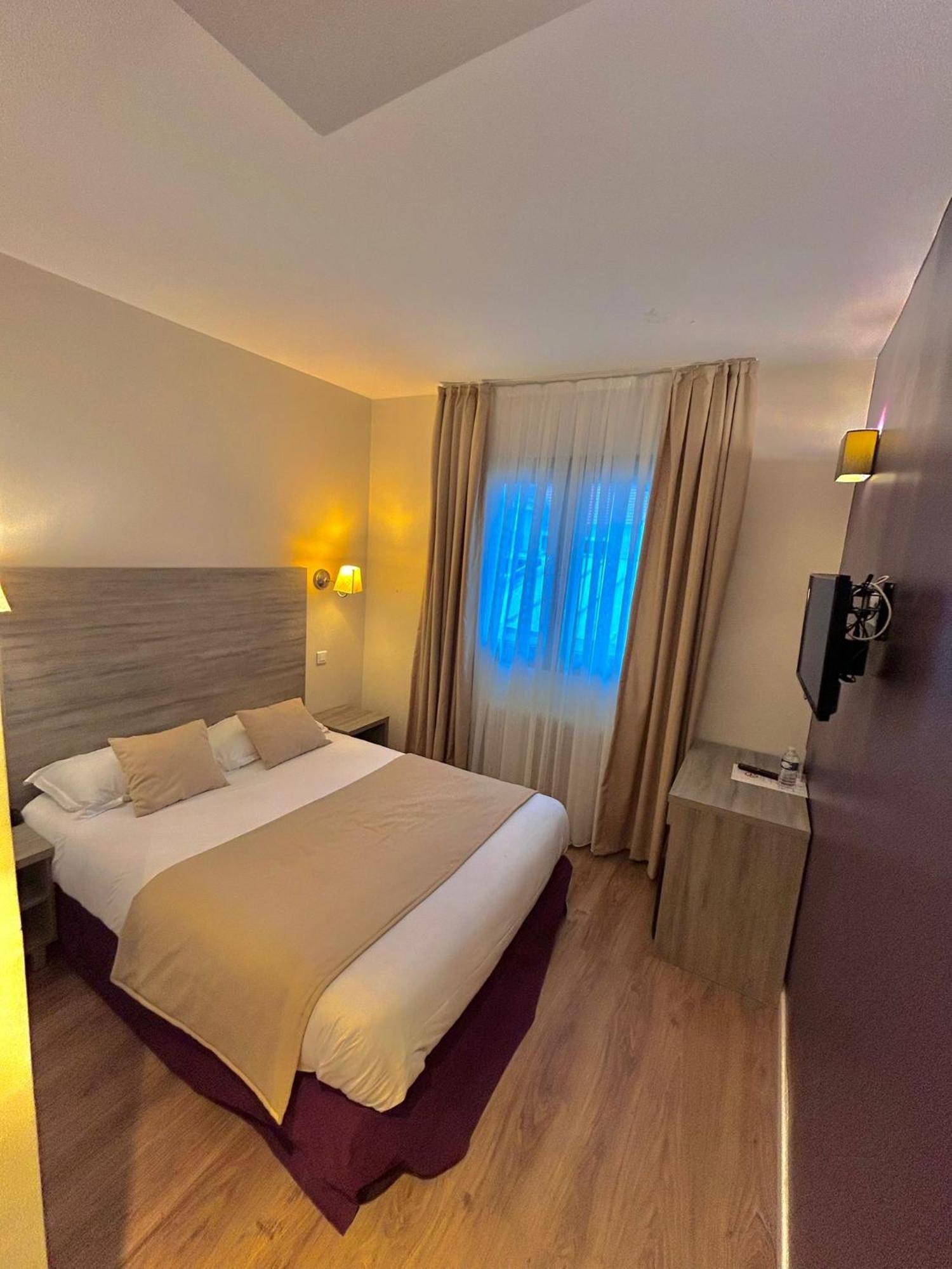 Thoiry Etoile Lodge Bagian luar foto