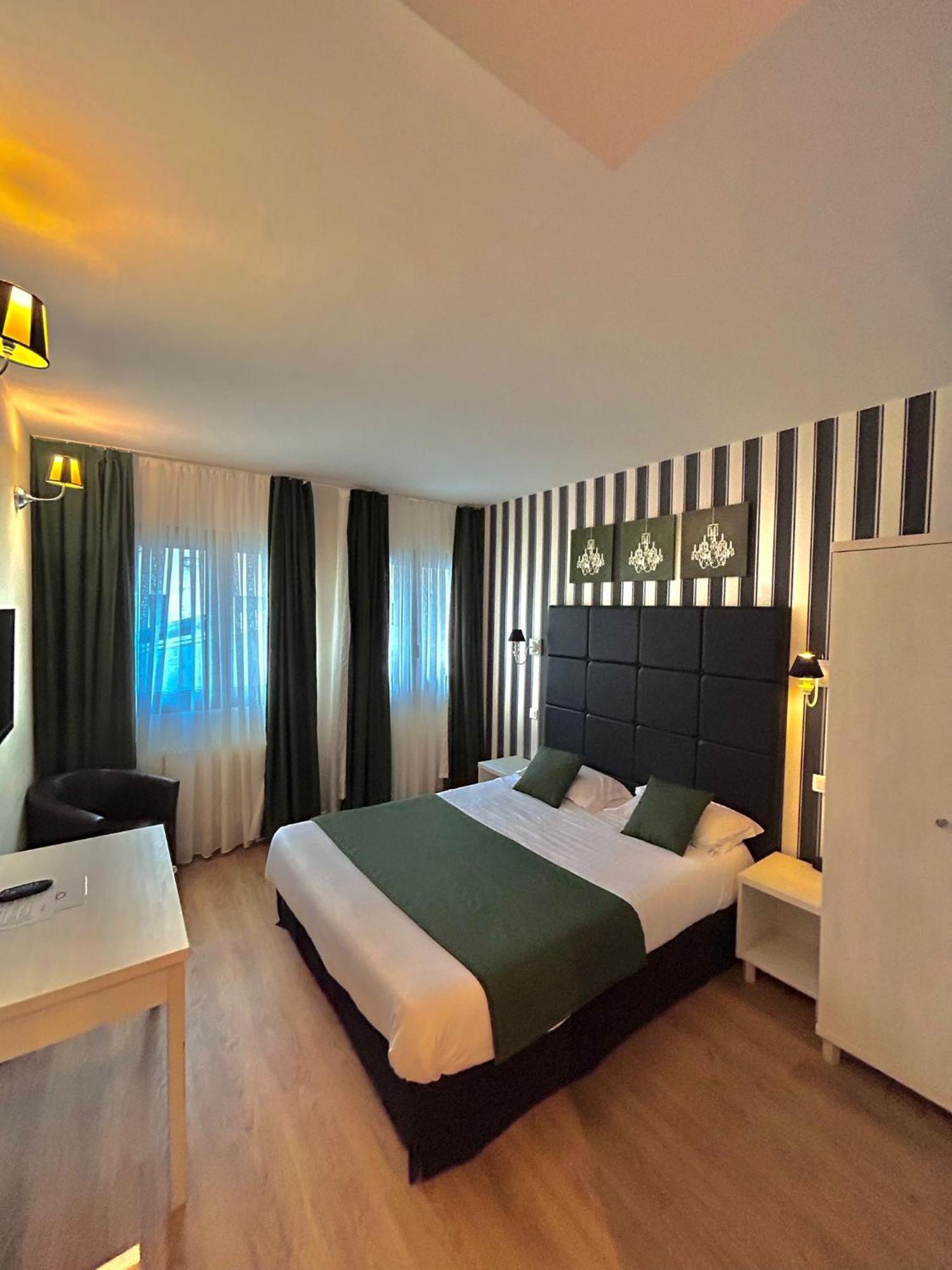 Thoiry Etoile Lodge Bagian luar foto