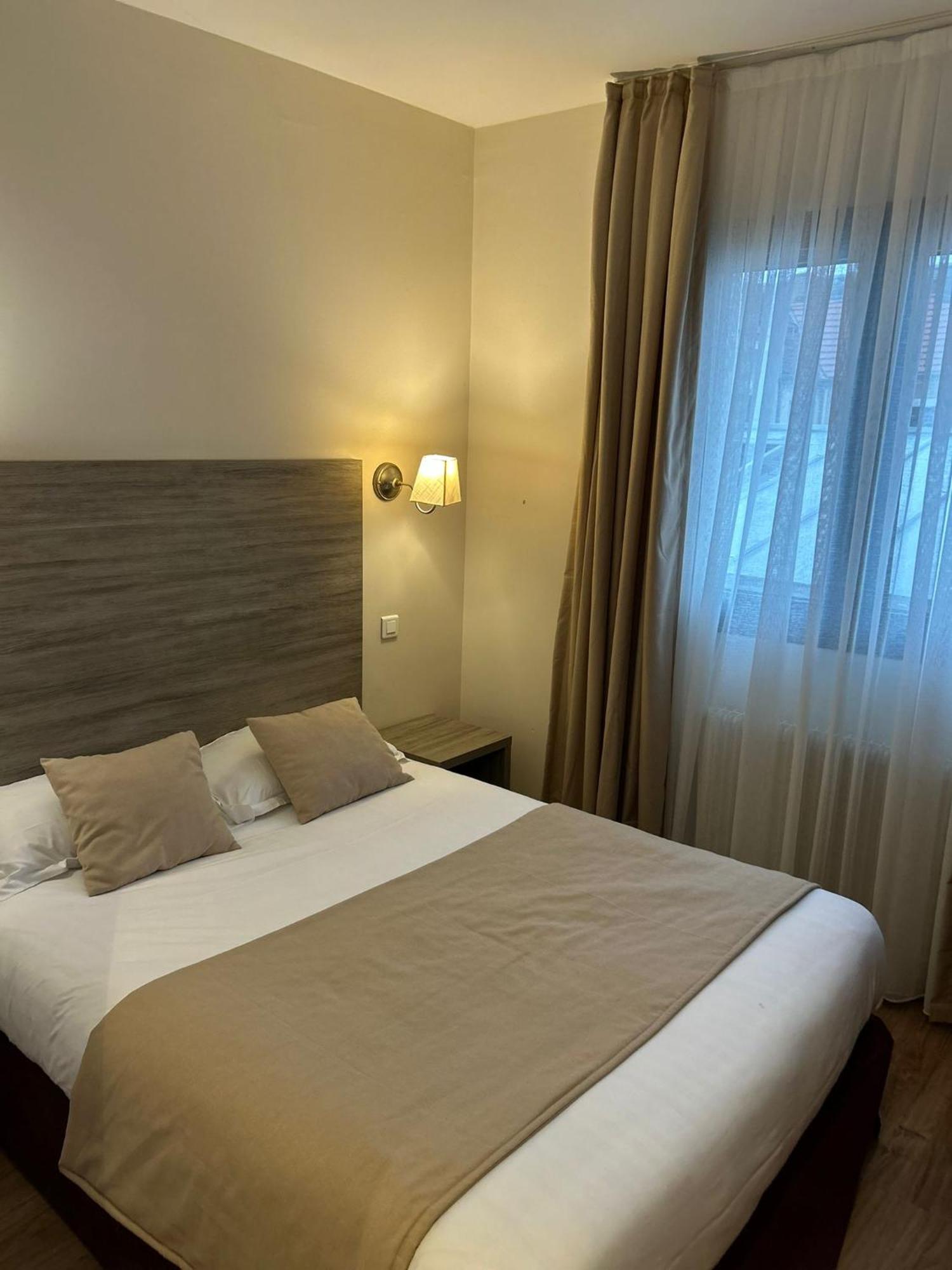Thoiry Etoile Lodge Bagian luar foto
