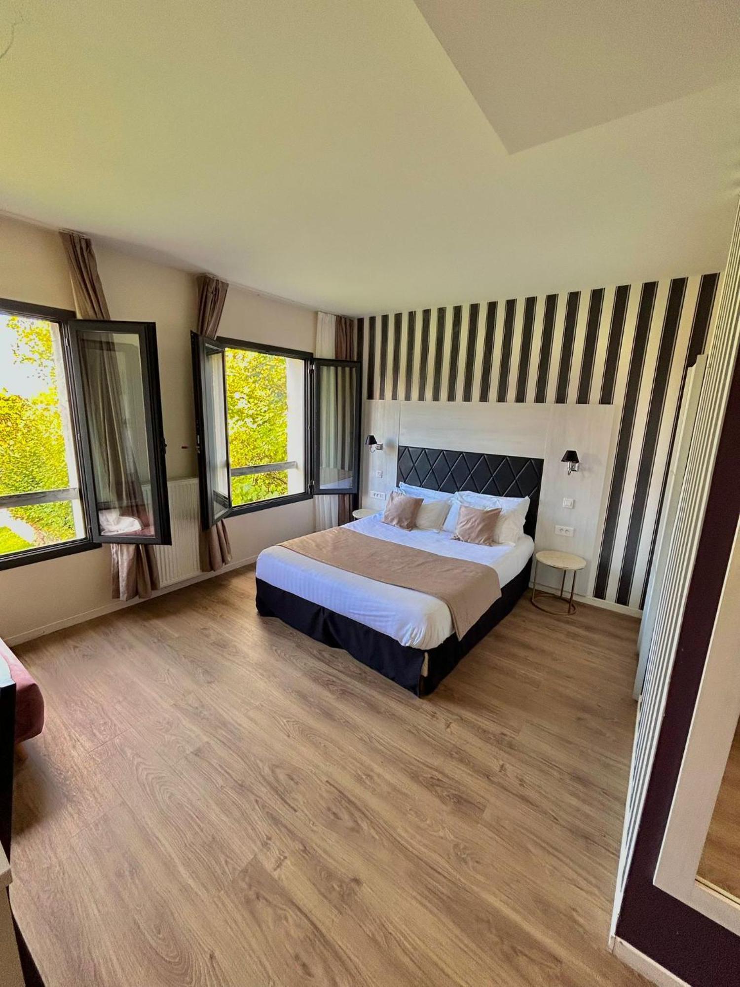 Thoiry Etoile Lodge Bagian luar foto