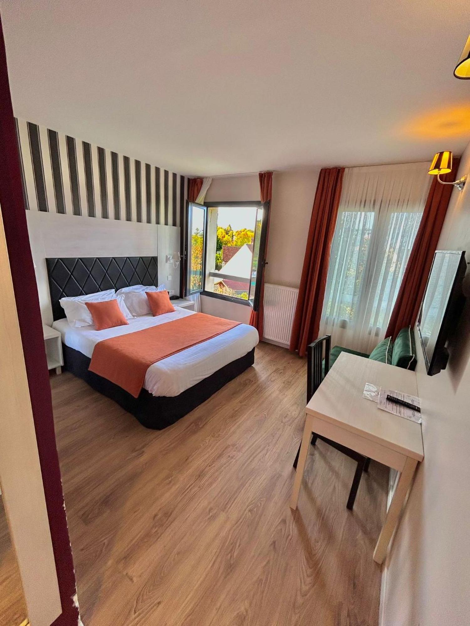 Thoiry Etoile Lodge Bagian luar foto